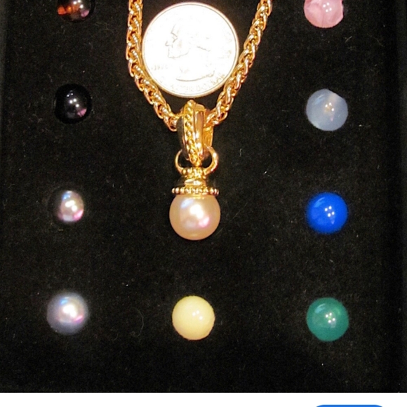Vintage new in box Joan Rivers  collection 34 in. Long interchangablependants - Picture 5 of 6